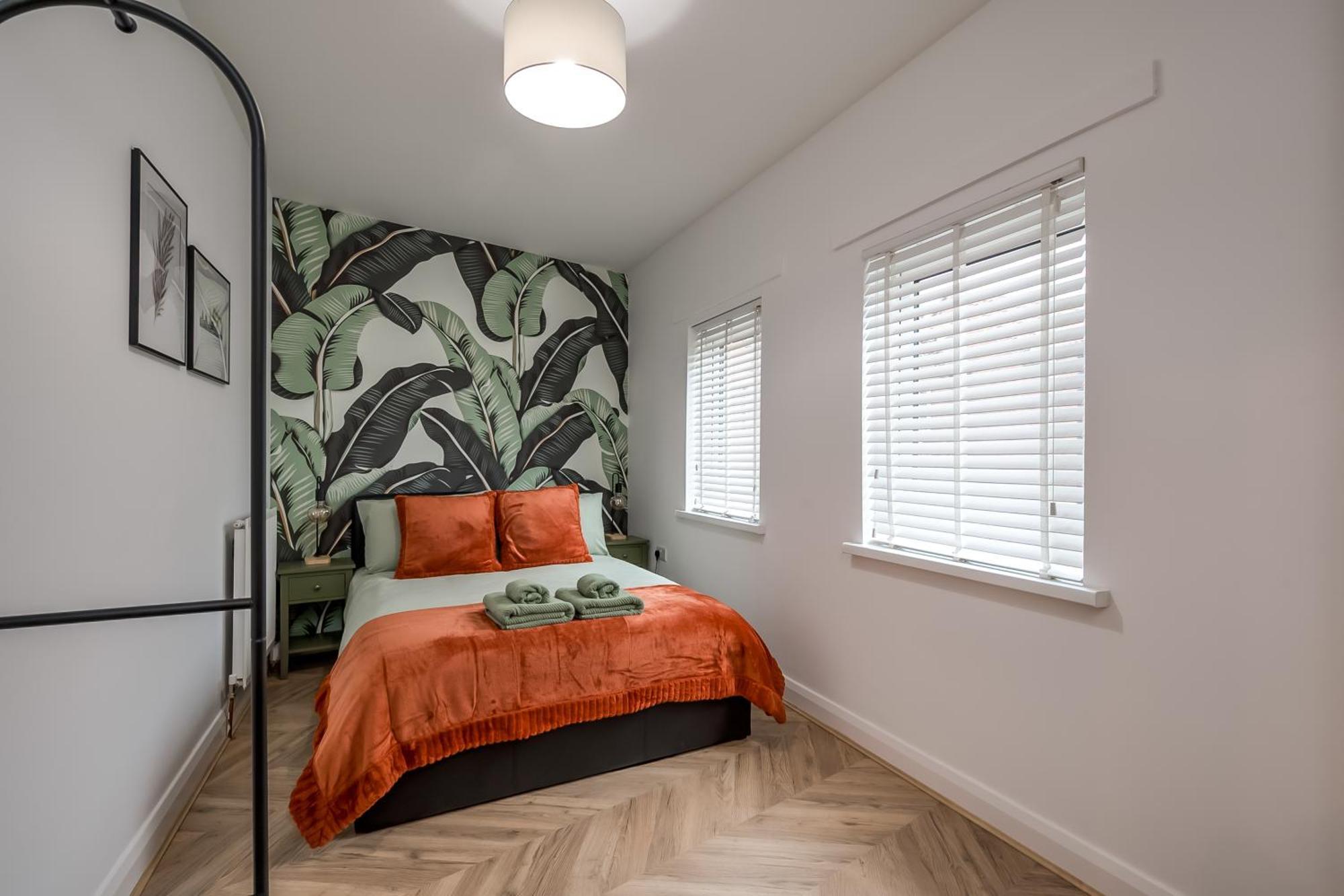 Stylish 2 Bedroom In Apartment *
