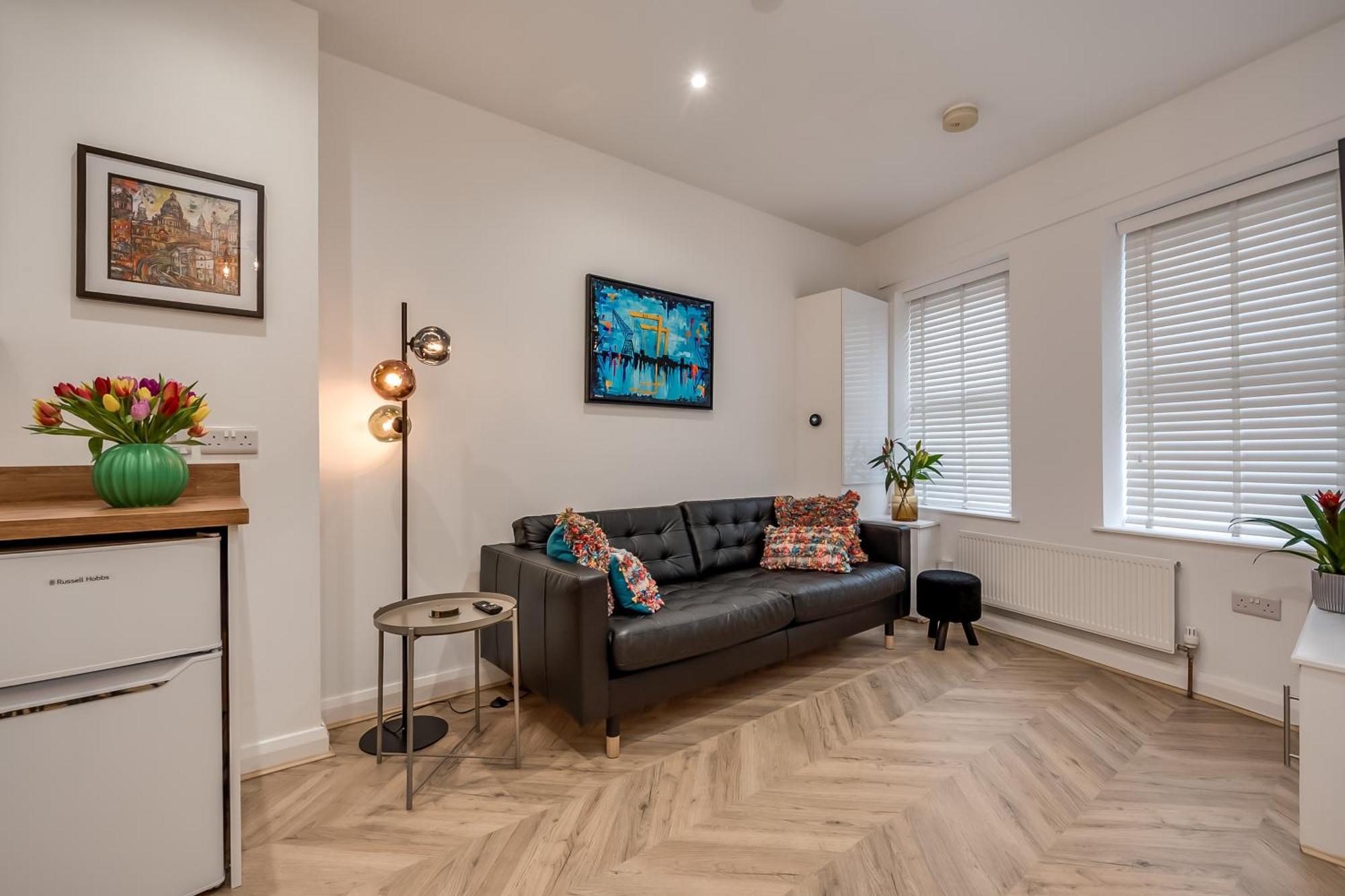 Stylish 2 Bedroom In Apartment