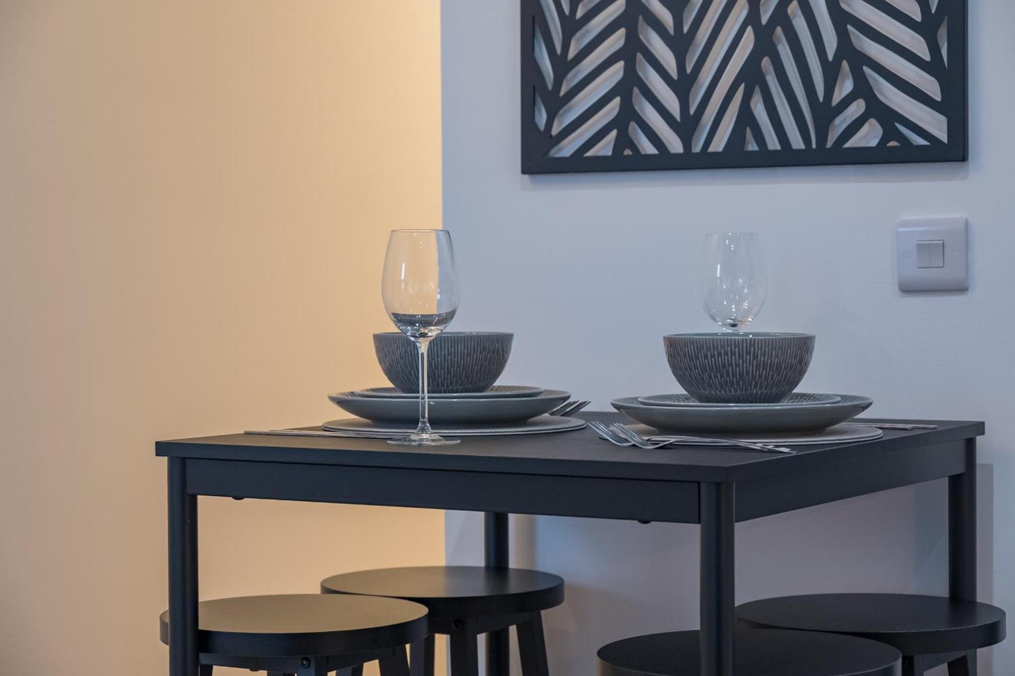 Stylish 2 Bedroom In *